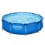 Blauer Aufstellpool Bestway Steel Pro mit Wasser gefüllt.