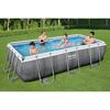 Familie im Bestway Power Steel Pool