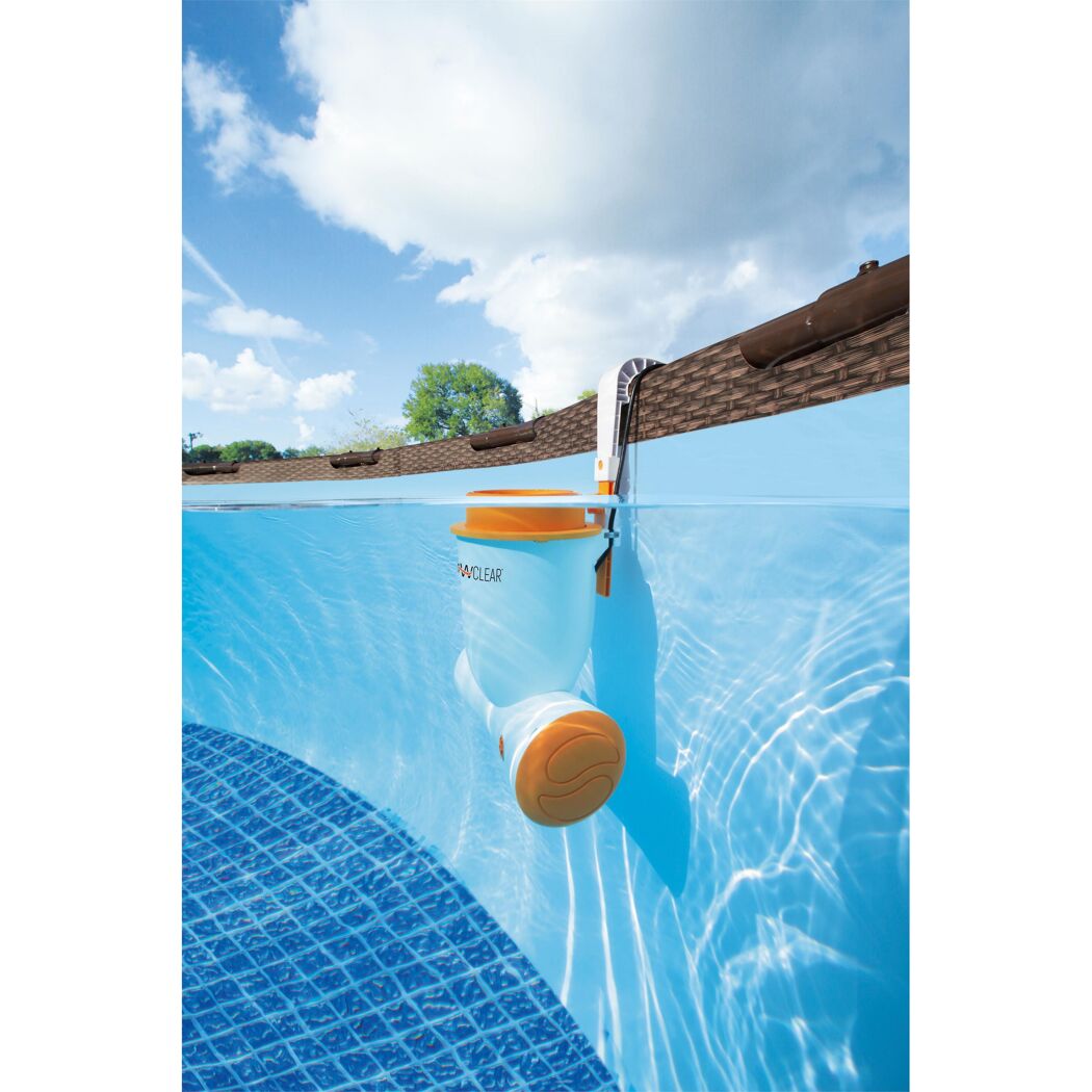 Schwimmskimmer im Pool