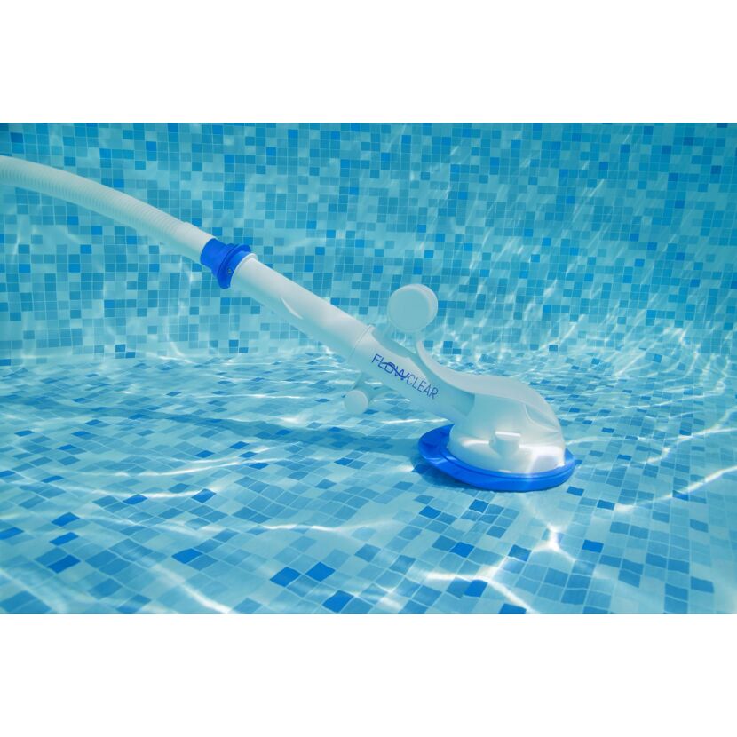 Poolsauger im Pool