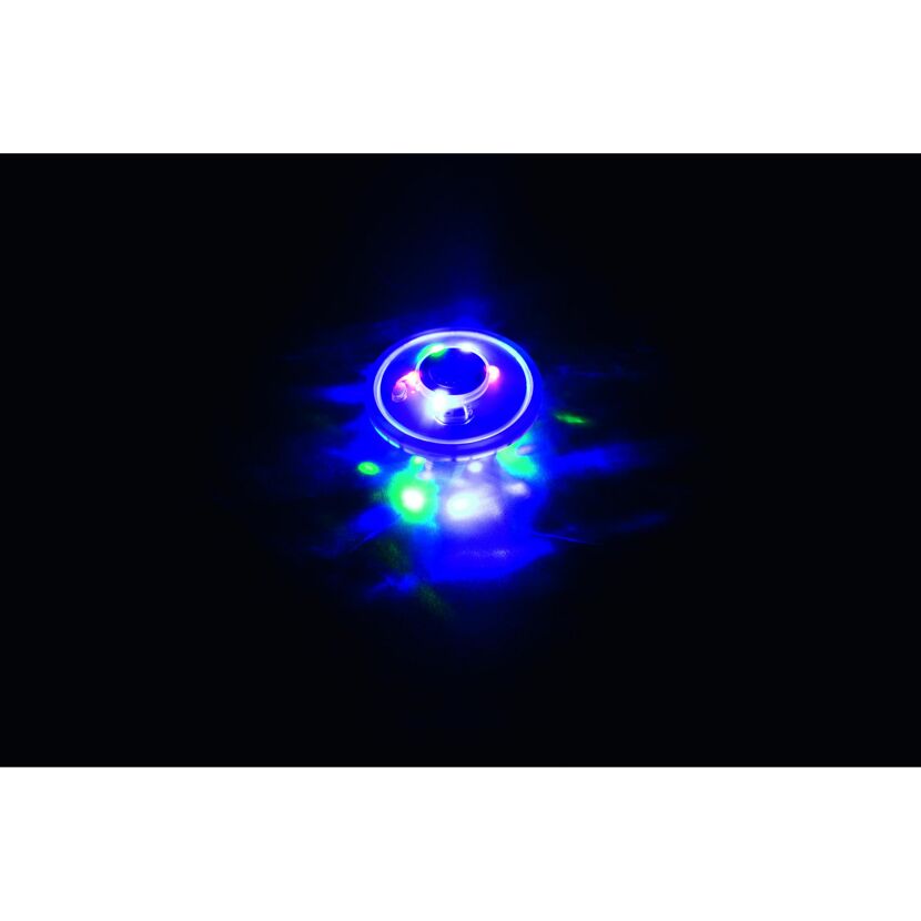 LED-Wasserfontäne im Dunkeln