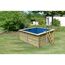 Quadratischer Holzpool mit blauer Innenfolie und Leiter