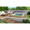 Pool auf einer Terrasse mit Gartenmöbeln