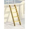 Holztreppe für einen Pool