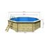 Achteckiger Holzpool mit blauer Innenfolie und Leiter.