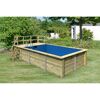 Rechteckiger Holzpool mit blauer Innenfolie und Holzleiter.