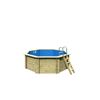 Achteckiger Holzpool mit blauer Innenfolie und Holzleiter.