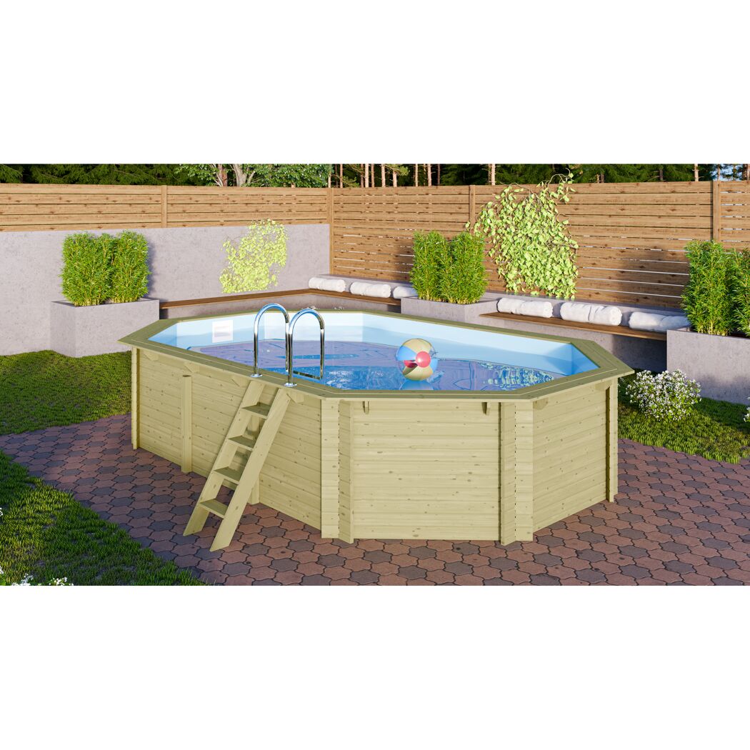 Achteckiger Holzpool mit Leiter und Ball