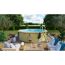 Achteckiger Holzpool im Garten mit Sitzecke
