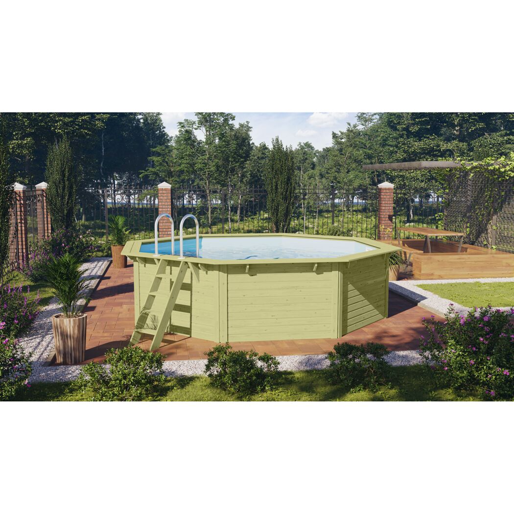 Achteckiger Gartenpool aus Holz mit Leiter.