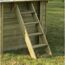Holztreppe für einen Pool