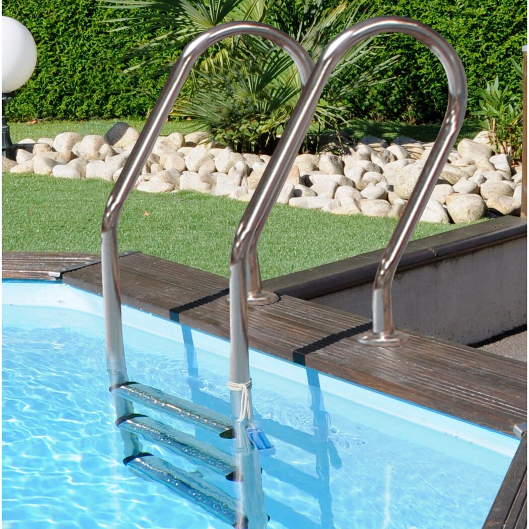 Poolleiter aus Edelstahl im Pool