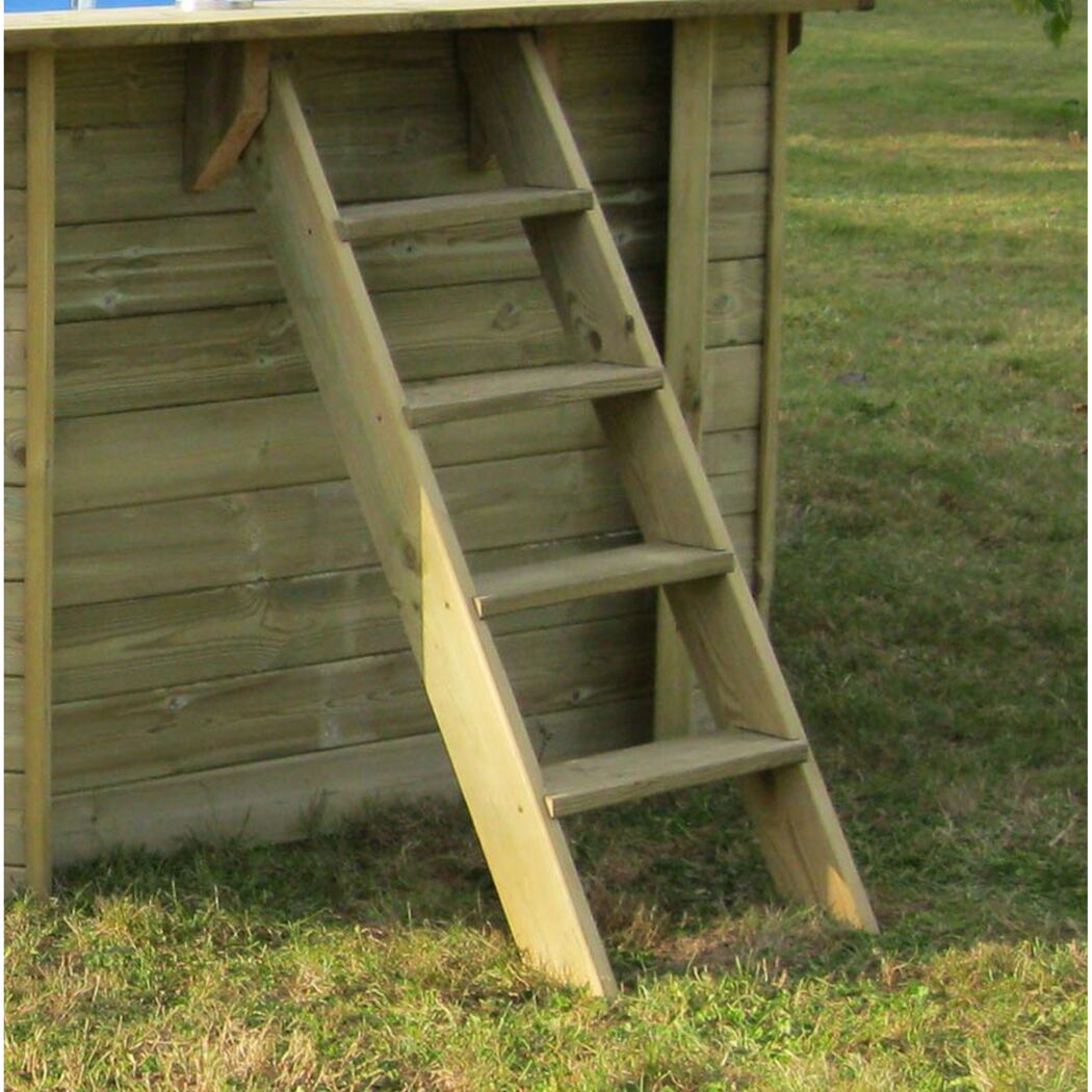 Holztreppe am Pool