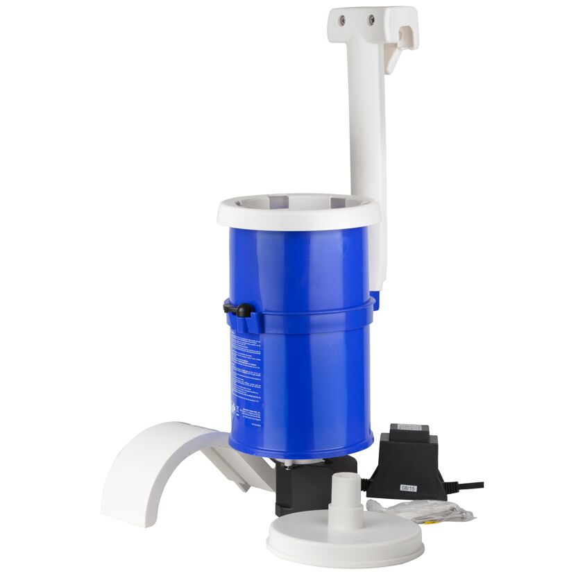 Blau-weißer Poolfilter mit Zubehör.