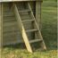 Holztreppe für einen Pool
