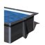 Pool mit blauer Sommerabdeckplane