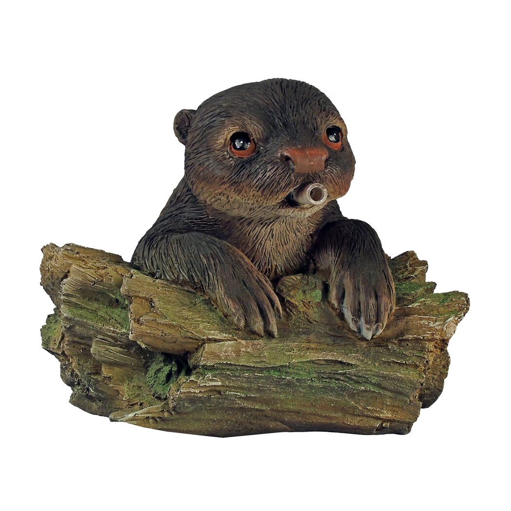 Wasserspeier Otter auf Baumstamm