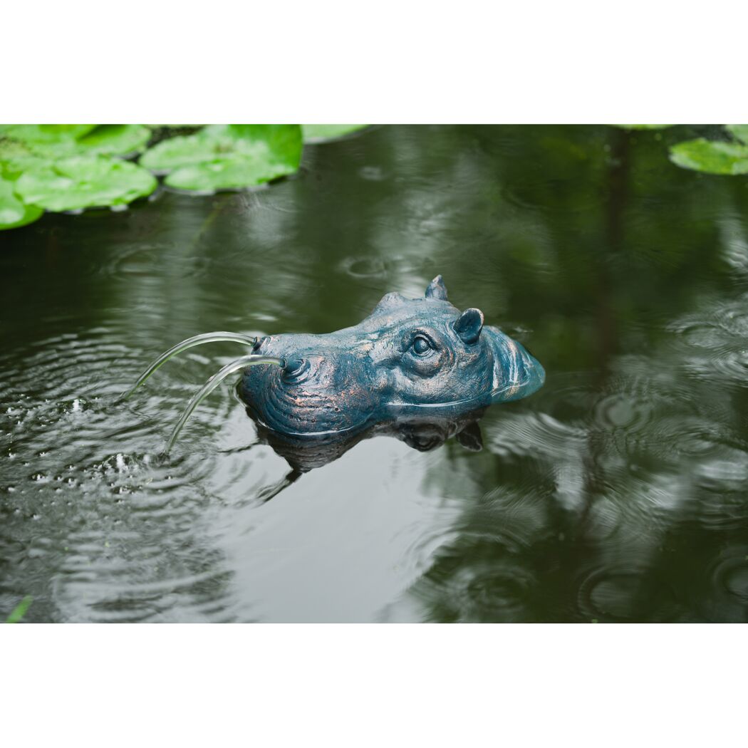 Wasserspeier Hippo im Teich