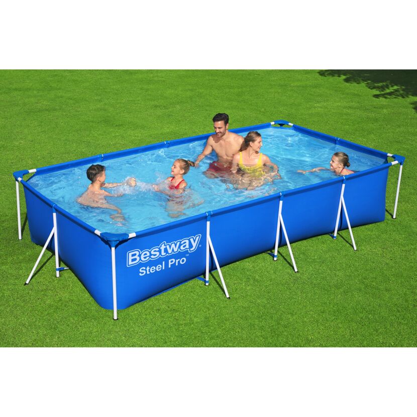 Familie im rechteckigen Bestway Steel Pro Pool