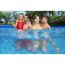 Familie im Pool
