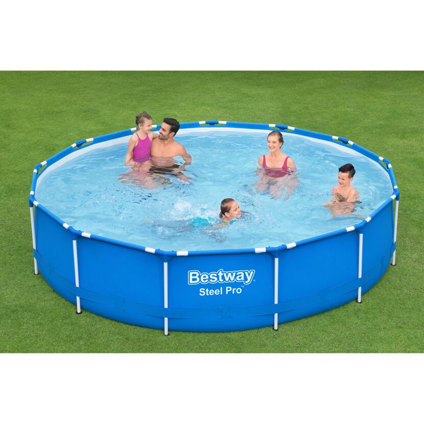 Familie im Bestway Steel Pro Frame Pool