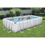 Familie im rechteckigen Aufstellpool von Bestway