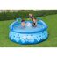 Kinder spielen im Bestway OctoPool