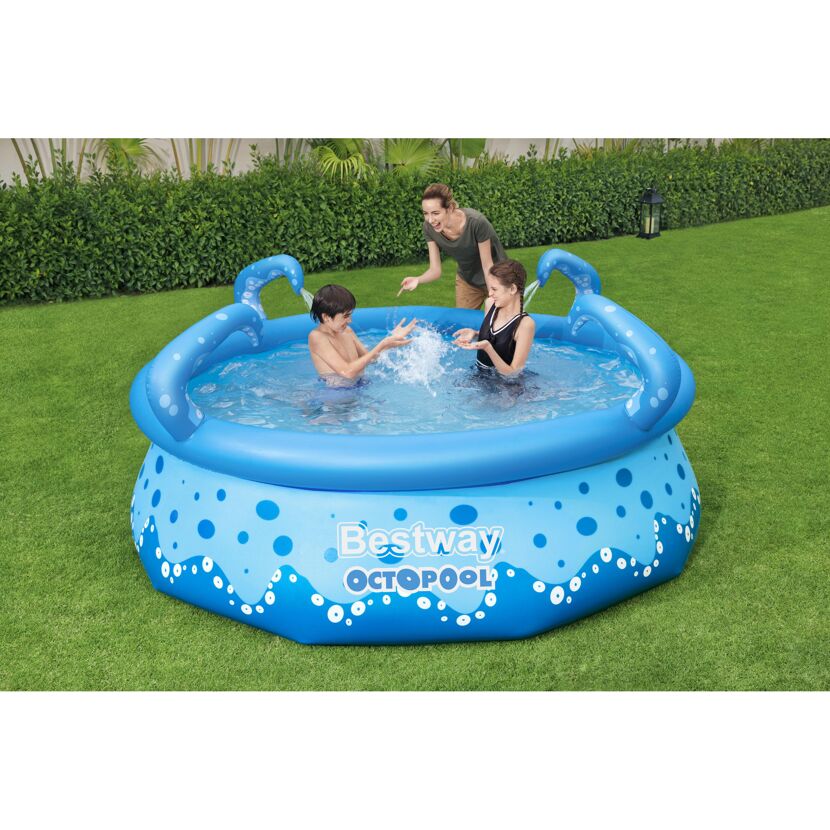 Kinder spielen im Bestway OctoPool