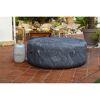 Aufblasbarer Whirlpool LAY-Z-SPA Boracay auf einer Terrasse
