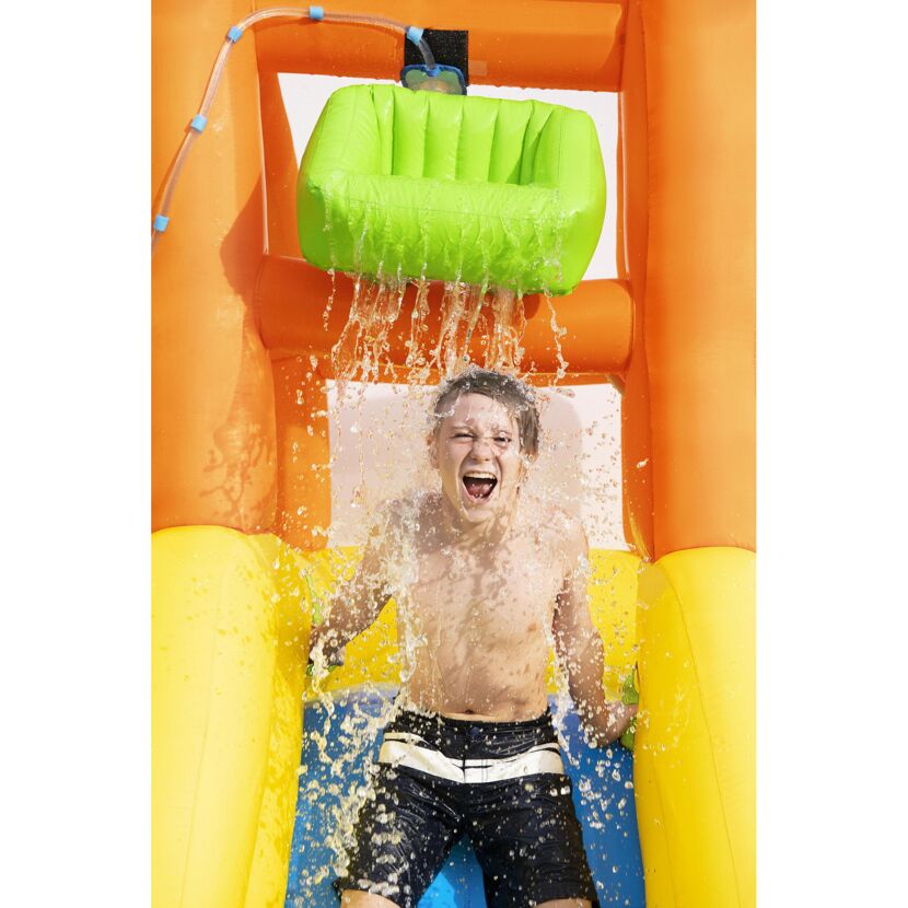 Kind im Wasserpark