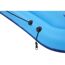 Schwarze Befestigungsschlaufen an der blauen Schwimm-Plattform