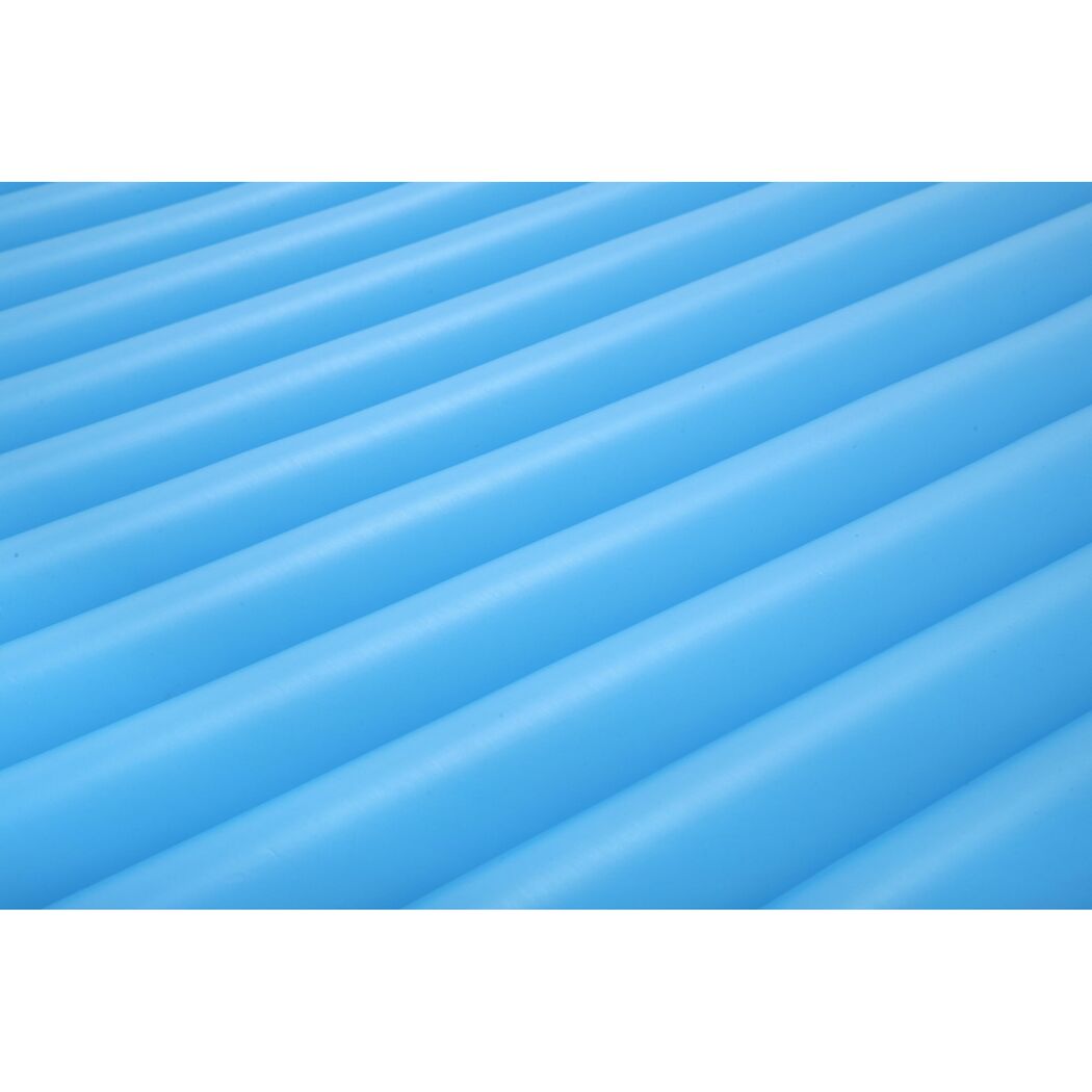 Blaue Schwimm-Plattform, Nahaufnahme