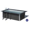 Rechteckiger Pool mit Holzumrandung und Leiter