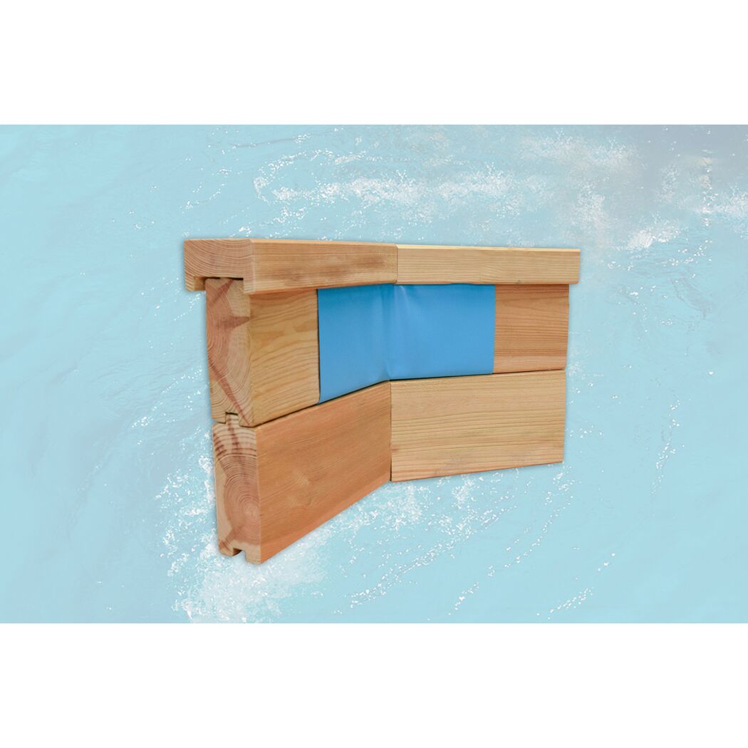 Ecke des weka Massivholzpools mit blauer Poolfolie