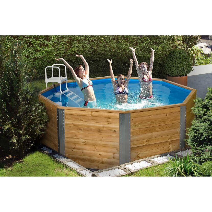 Drei Personen im weka Massivholzpool