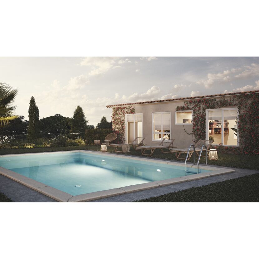 Pool mit Liegen vor einem Haus