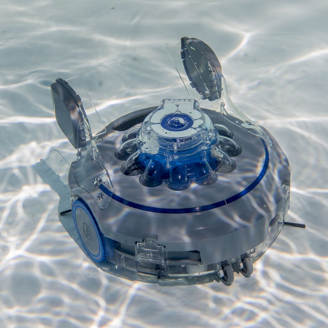 Poolreinigungsroboter unter Wasser