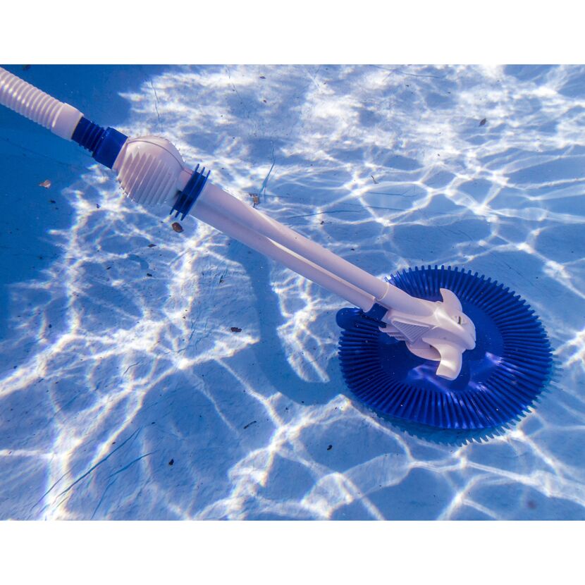 Automatischer Poolreiniger im Pool