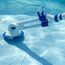 Automatischer Poolreiniger im Schwimmbecken