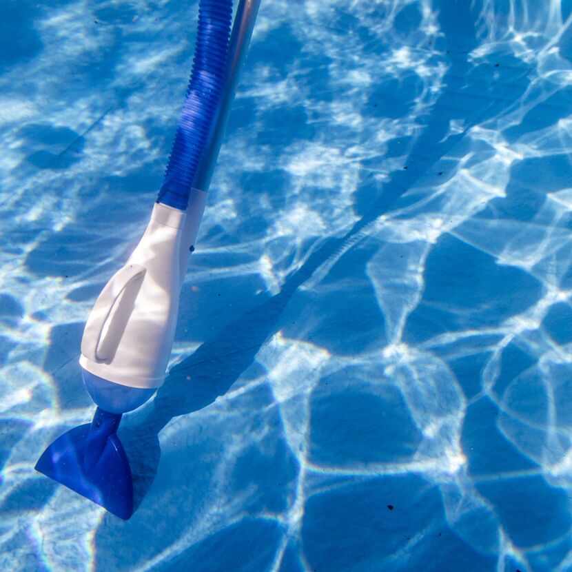 Poolreiniger im Pool