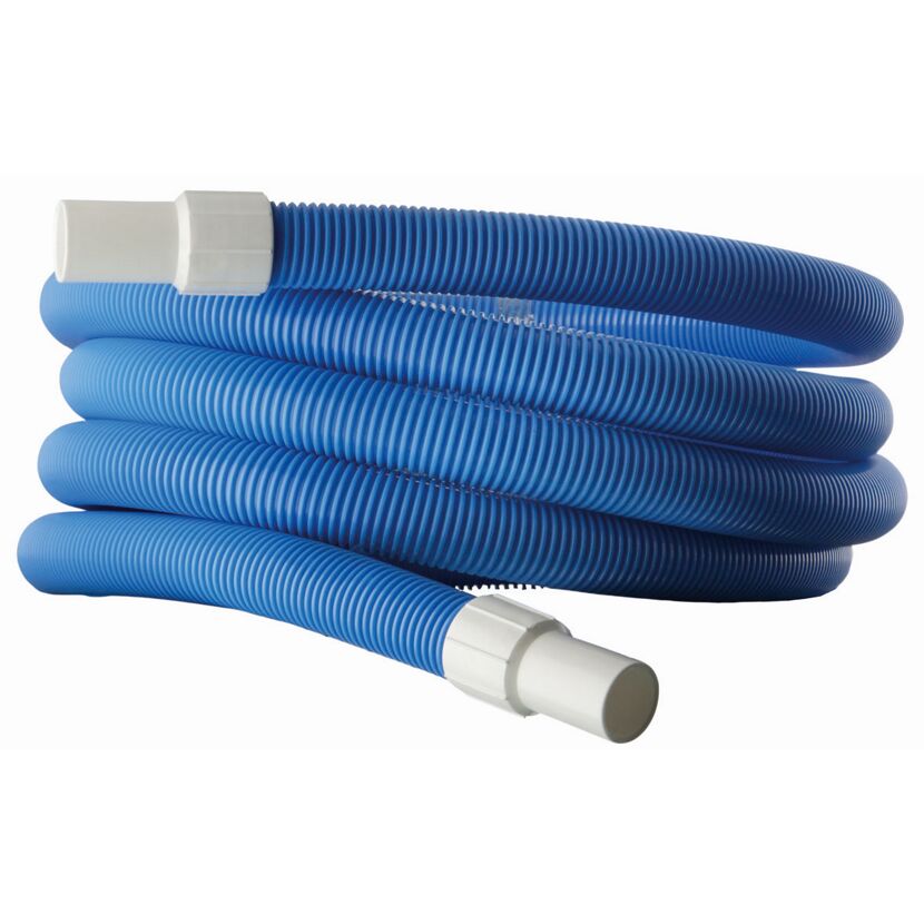 Blauer Poolschlauch aufgerollt