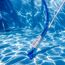 Poolreiniger im Schwimmbecken