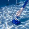 Poolreinigung mit einem Poolsauger
