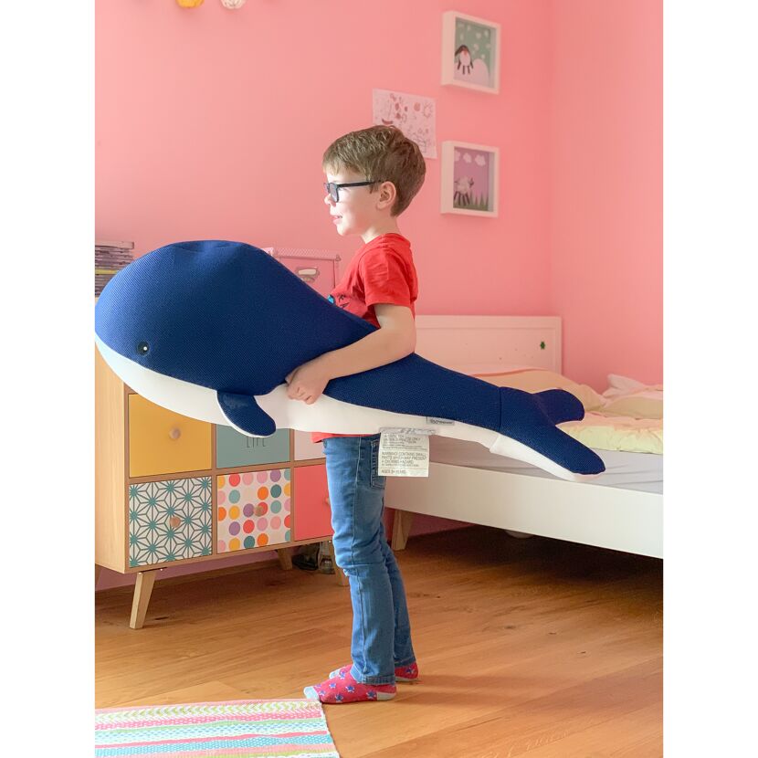 Schwimmtier 'Buddy Wal' blau Textil 50 x 104 x 38 cm