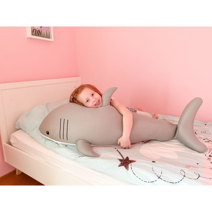 Schwimmtier 'Buddy Hai' grau Polyester 45 x 111 x 38 cm