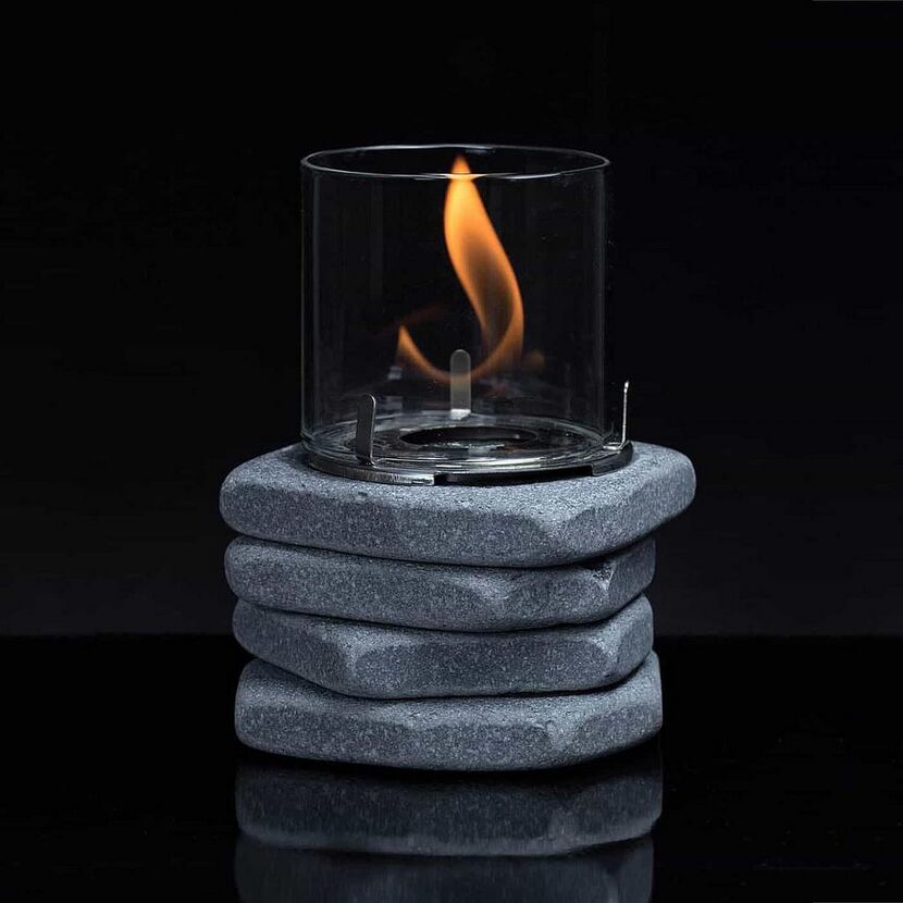 Dekofeuer aus Glas mit Steinsockel