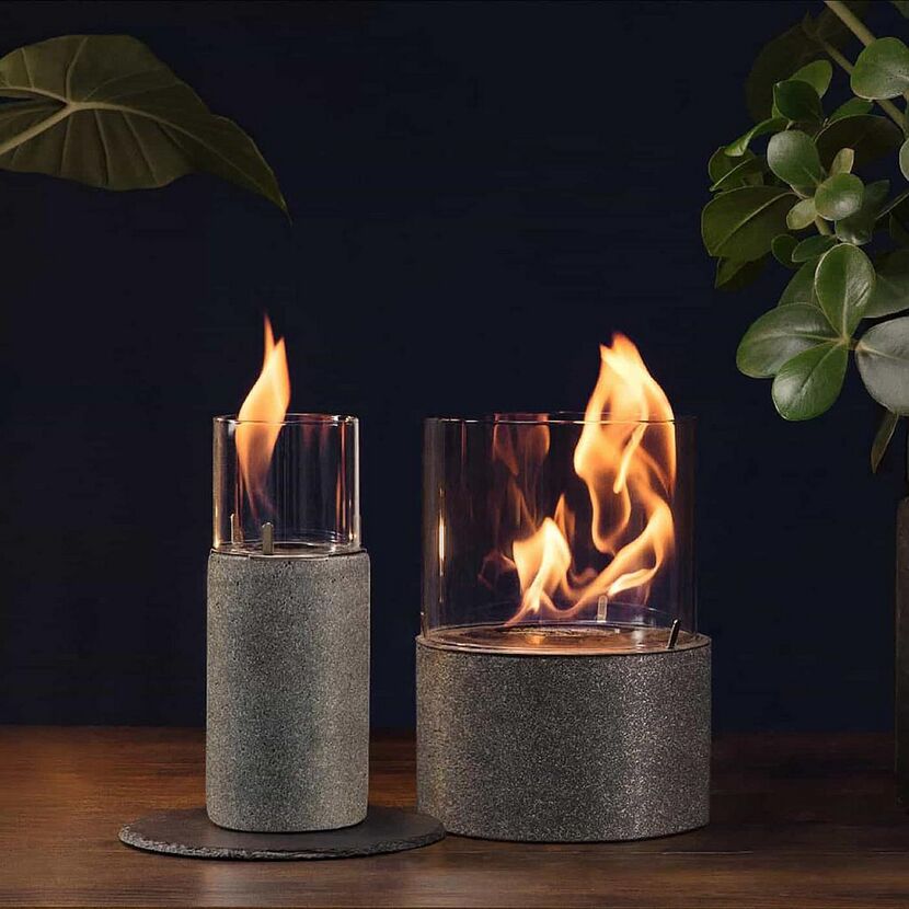 Zwei Dekofeuer aus Glas und Stein