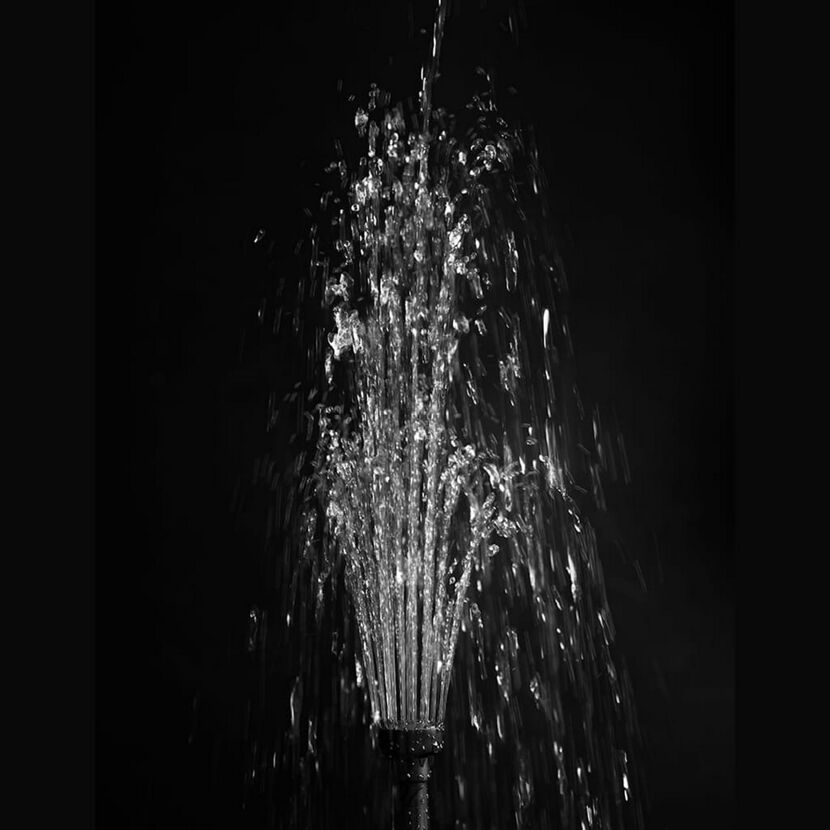 Wasserstrahl aus Gartenschlauchdüse