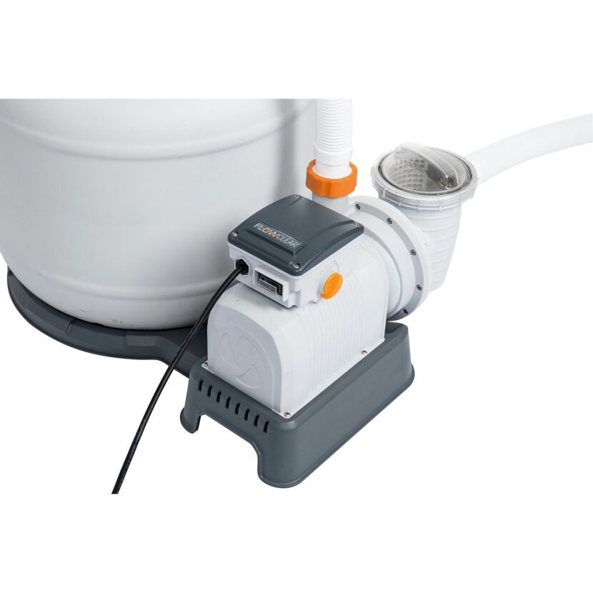Sandfilteranlage mit Pumpe und Filterbehälter