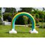 Aufblasbarer Regenbogen auf Rasen